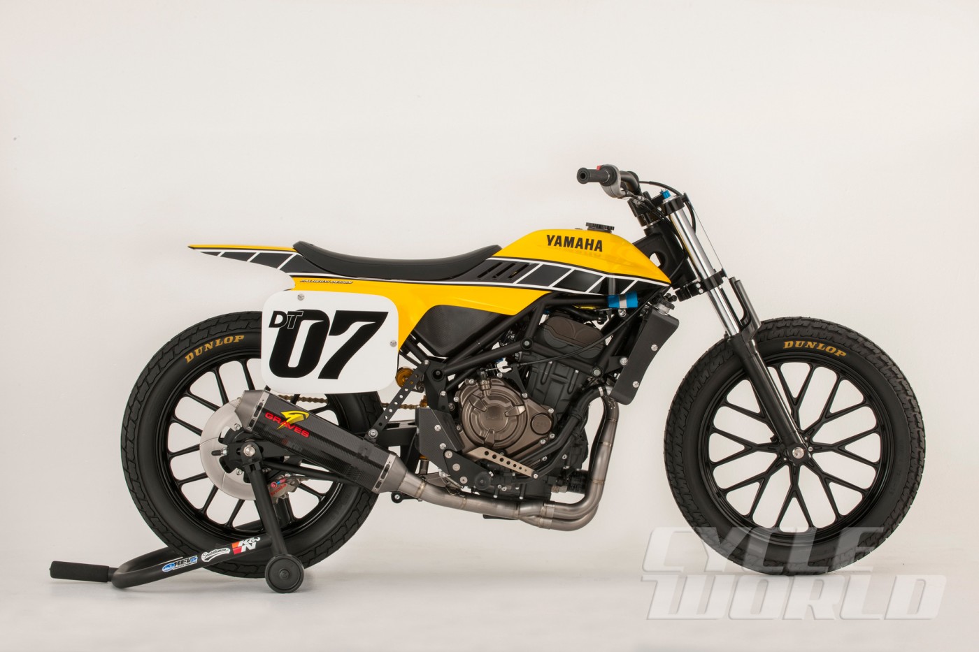 Yamaha-DT-07-Flat-Tracker-Concept-studio-1