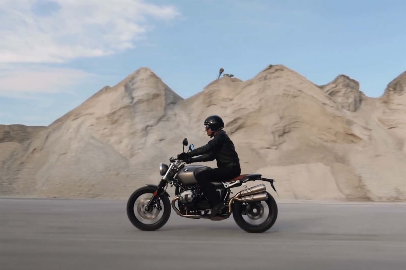 2016-BMW-R-nineT-Scrambler-leak-01