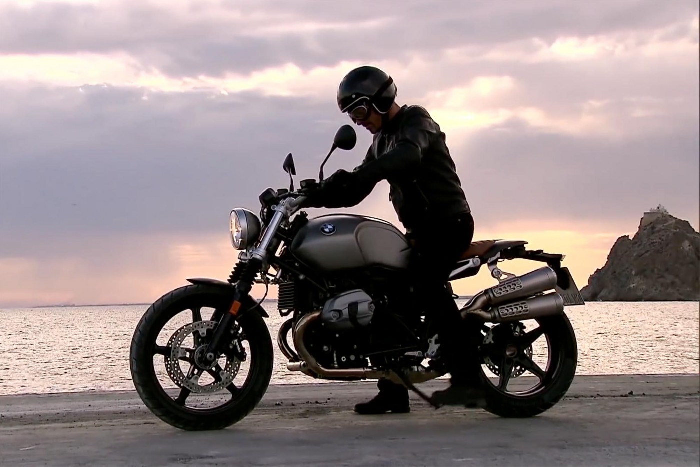 2016-BMW-R-nineT-Scrambler-leak-02