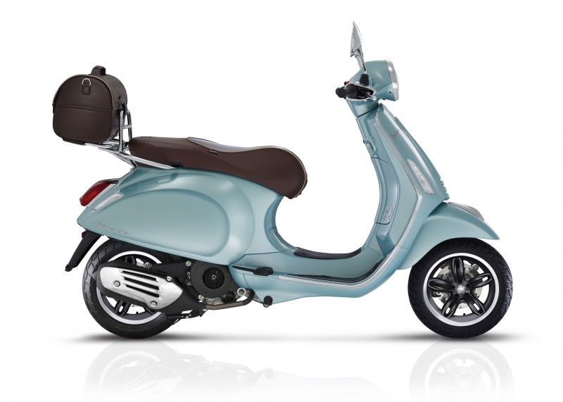 Vespa_Primavera_70_azz_LatDX_