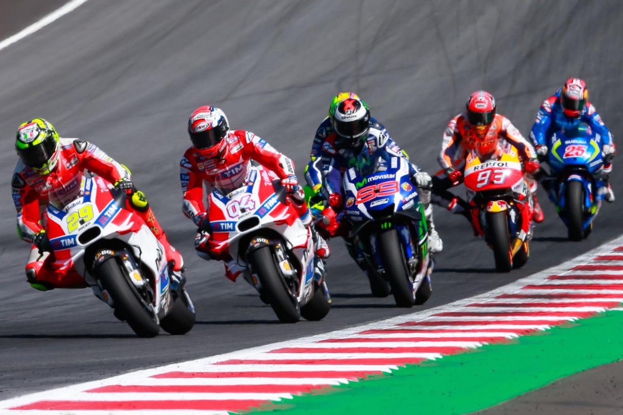 04-andrea-dovizioso-ita-29-andrea-iannone-ita-99-jorge-lorenzo-esp_gp_0833_0.gallery_full_top_fullscreen