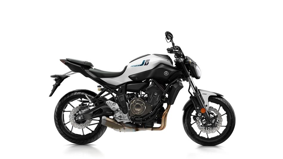 2017-Yamaha-MT-07-EU-Powder-White-Studio-002