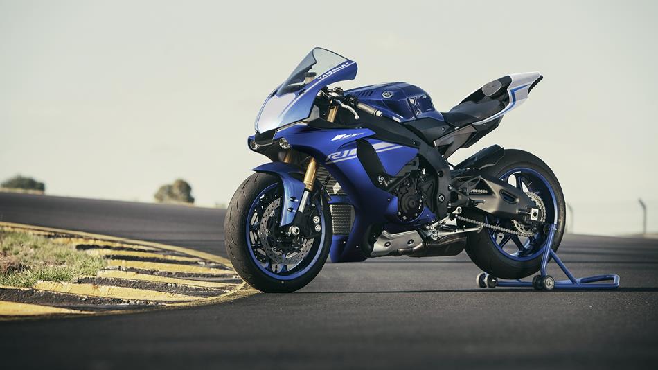 2017-Yamaha-YZF-R1-EU-Race-Blu-Static-002