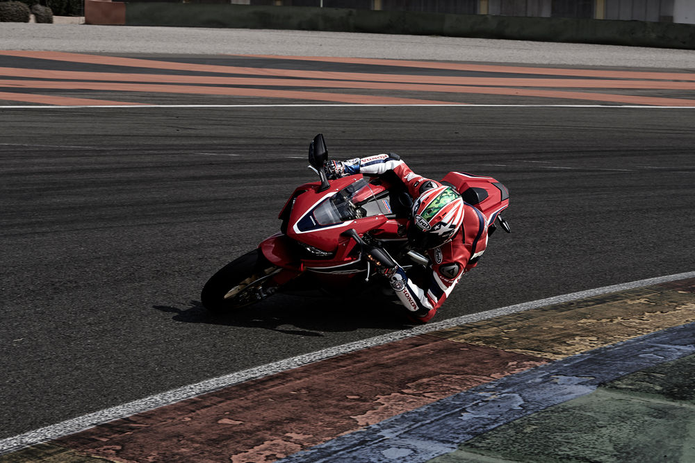 cw1016-2017-honda-cbr1000rr-sp-image-07