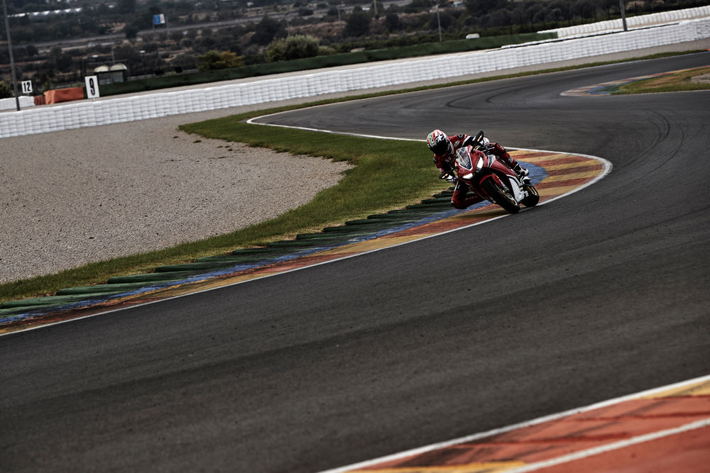 cw1016-2017-honda-cbr1000rr-sp-image-08