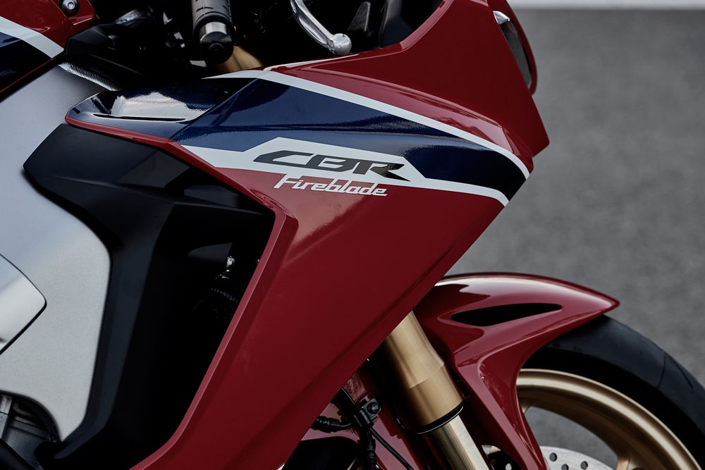 cw1016-2017-honda-cbr1000rr-sp-image-11