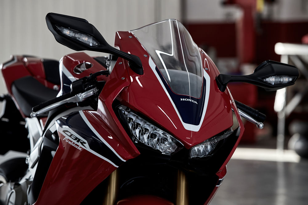 cw1016-2017-honda-cbr1000rr-sp-image-12