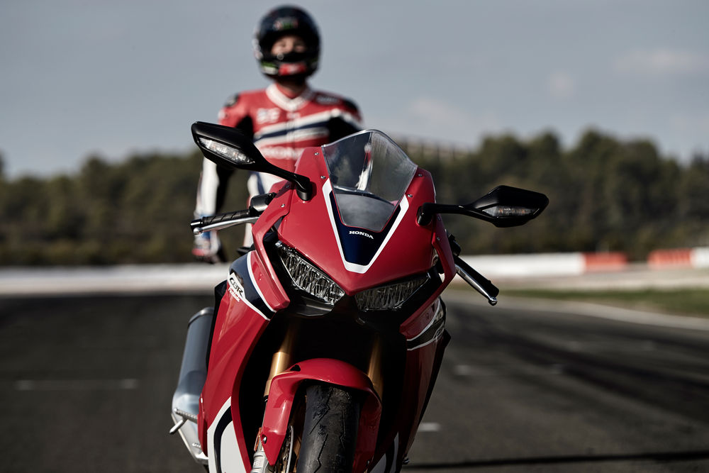 cw1016-2017-honda-cbr1000rr-sp-image-13
