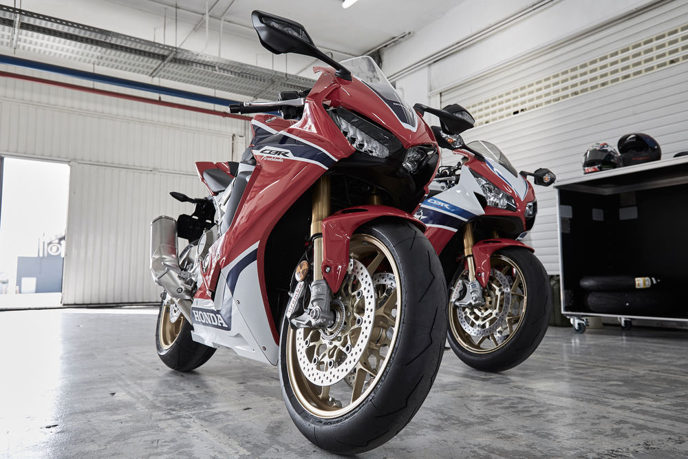 cw1016-2017-honda-cbr1000rr-sp-image-27