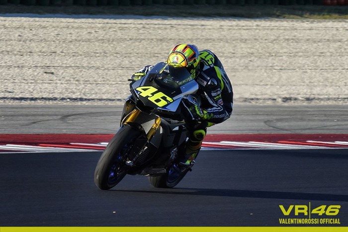 valentino-rossi-yamaha-r1m
