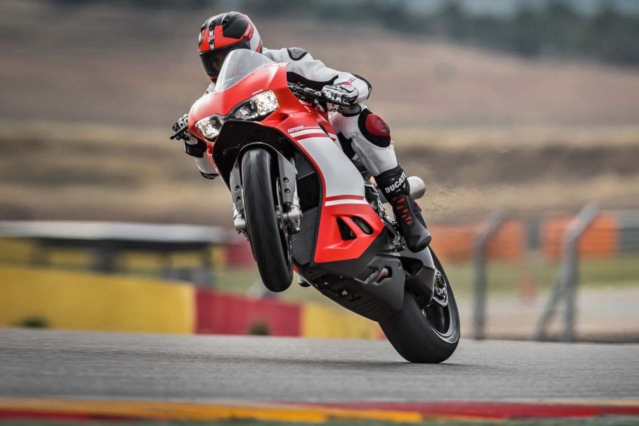 ducati-1299-superleggera-race-track-02