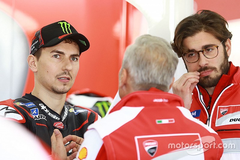 motogp-valencia-november-testing-2016-jorge-lorenzo-ducati-team