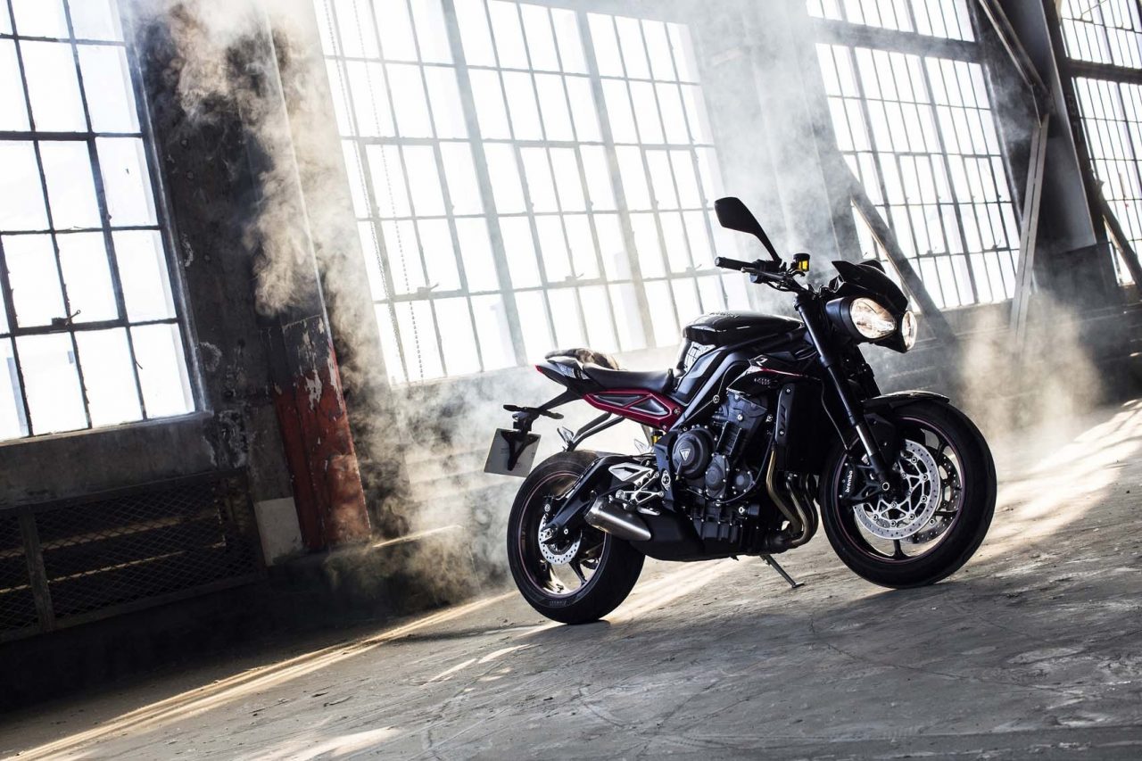 2017-Triumph-Street-Triple-R-01