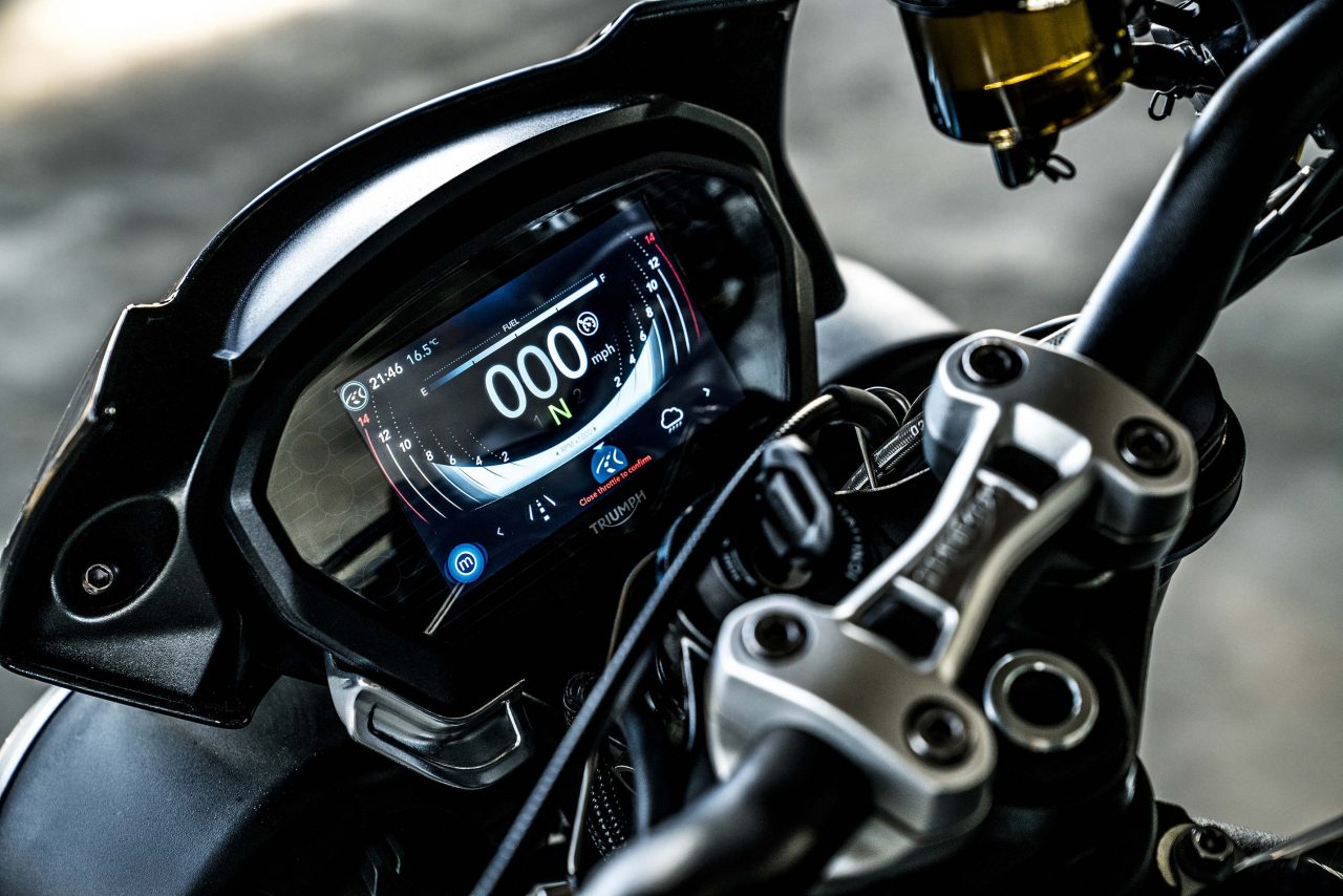 2017-Triumph-Street-Triple-RS-USA-12