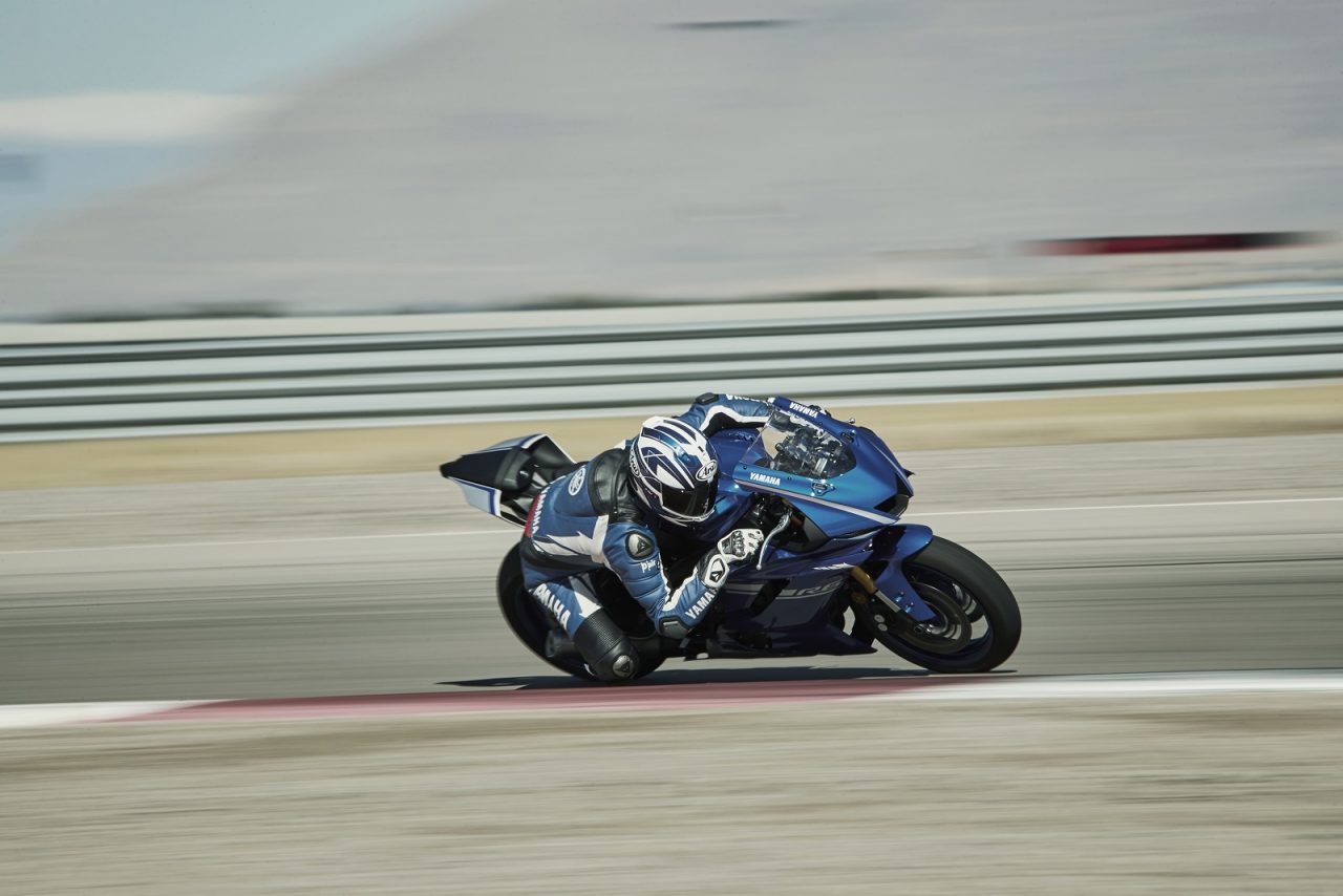2017_YAM_YZF600R6_EU_DPBMCRB_ACT_005