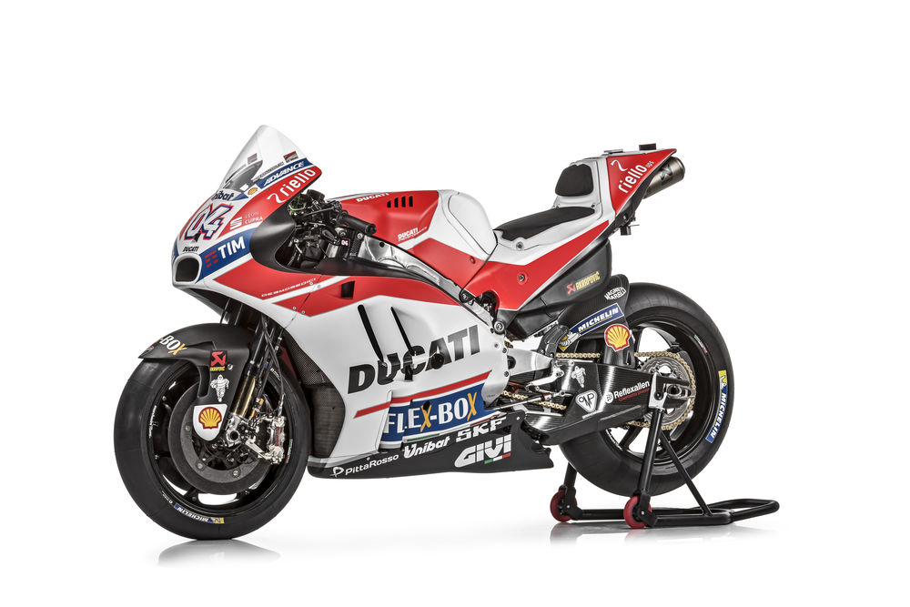 cw0117_ducati_motogp_team_photos_02