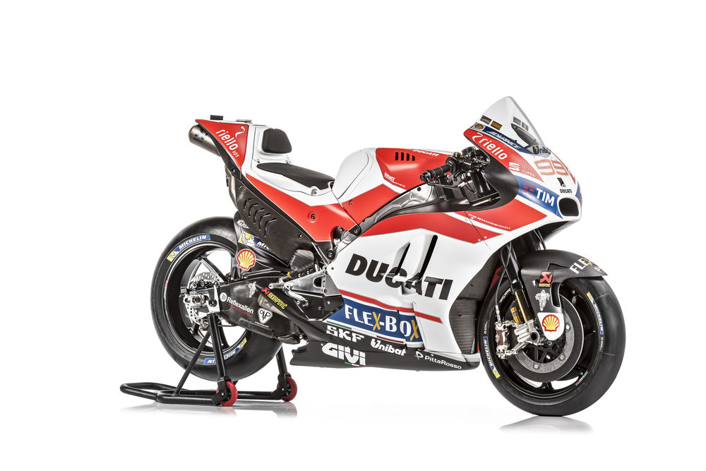 cw0117_ducati_motogp_team_photos_03