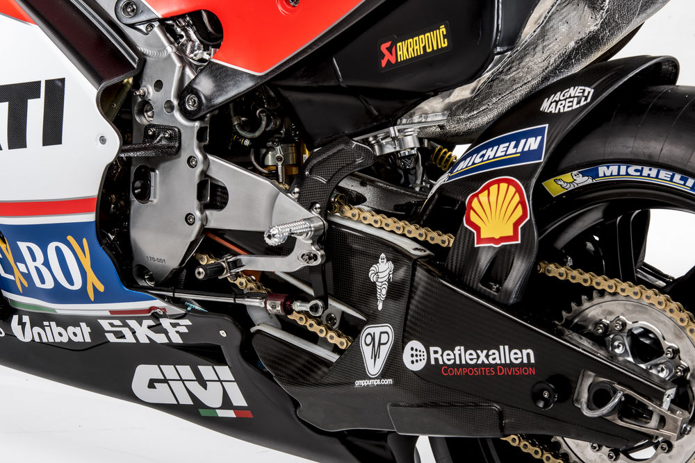 cw0117_ducati_motogp_team_photos_08