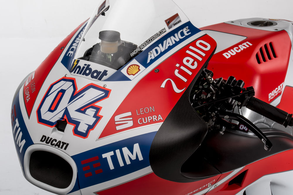 cw0117_ducati_motogp_team_photos_09
