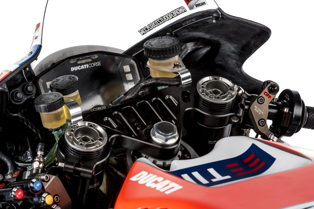 cw0117_ducati_motogp_team_photos_12