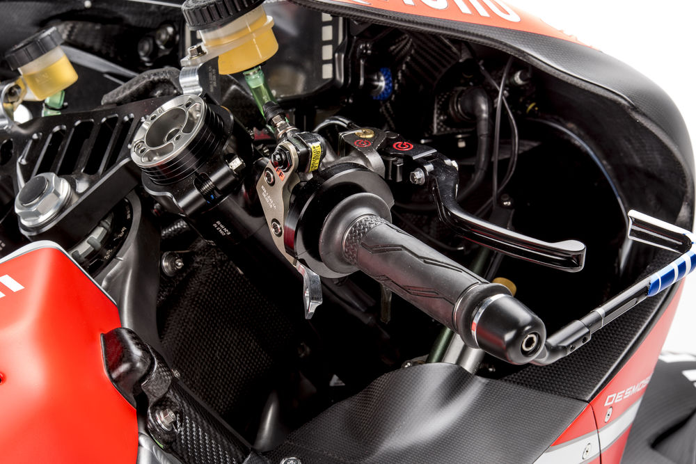 cw0117_ducati_motogp_team_photos_14