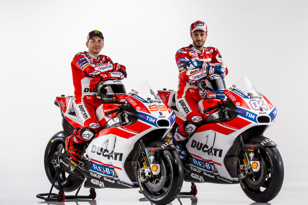 cw0117_ducati_motogp_team_photos_18