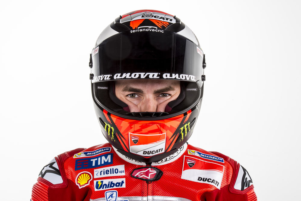 cw0117_ducati_motogp_team_photos_29